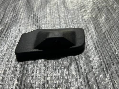 Накладка кронштейна амортизатора ляди права VW T5 7E0827280 VAG Фольксваген Т5