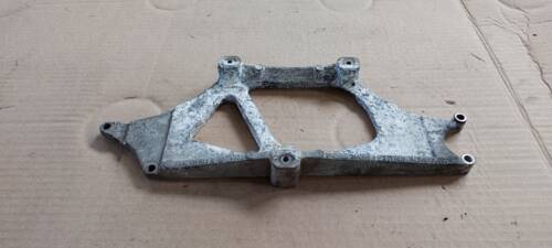 Кронштейн охладителя, теплообменника, радиатора ЭГР, EGR 2.0 TDI 2011+ 03L131535E Фольксваген Крафтер
