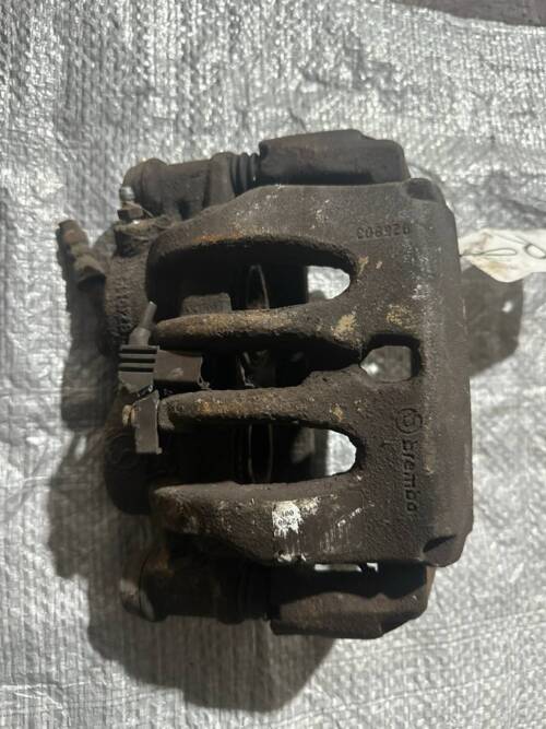 Суппорт передній гальмівний правий BREMBO 2003-2010 A6394212798 639 Мерседес Віто