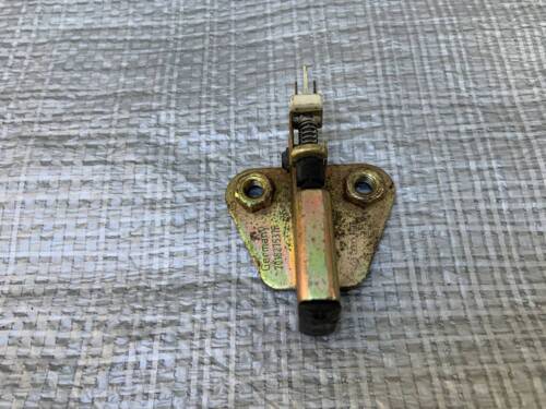 Фиксатор, ответка замка задней двери верх VW T4 701827537F VAG Volkswagen Т4