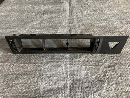 Корпус дефлектора обдуву з панелі, торпеди(3 секції) VW T4 7D1819703B VAG Фольксваген Т4