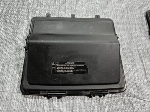 Кришка блоку запобіжників 2003-2010 2.2 CDI OM 646 A6395450003 639 Мерседес Віто