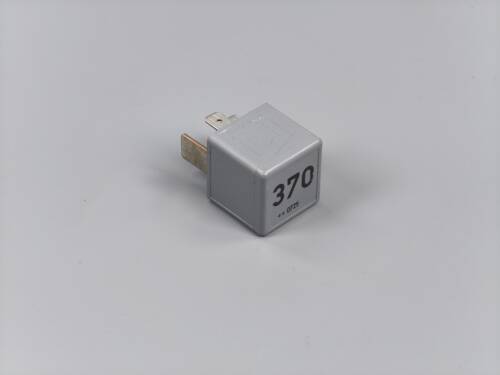 Реле 370 вентилятора VW 8D0951253 VAG Фольксваген