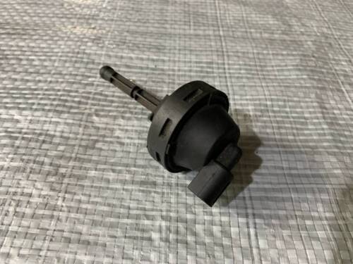 Вакуумний привід, актуатор ЕGR, ЕГР 2.5 VW T4 038131501AL VAG Фольксваген Т4