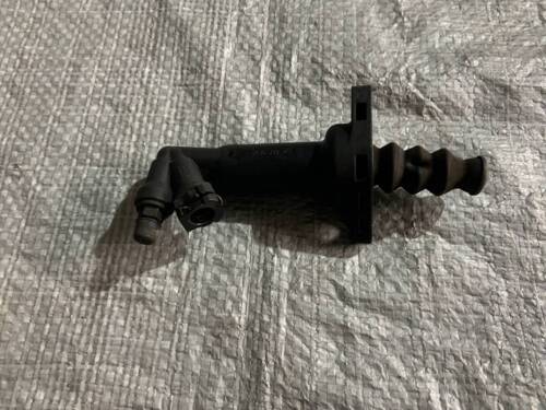 Головний циліндр зчеплення VW T5 7E0721261A VAG Фольксваген Т5