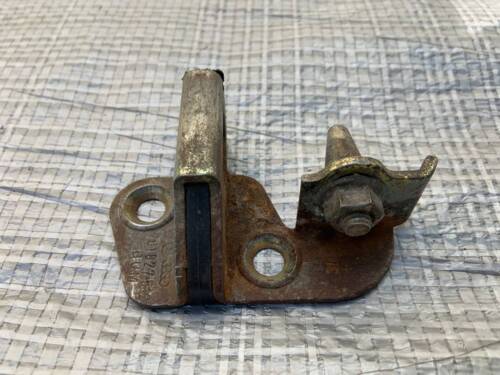 Скоба замка задньої дверки VW T4 701827512 VAG Фольксваген Т4