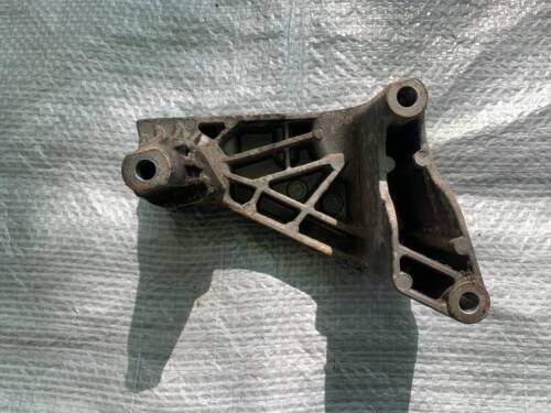 Кронштейн кріплення опори двигуна правий 1.9TDI 2003-2010 VW T5 038199207AF VAG Фольксваген Т5