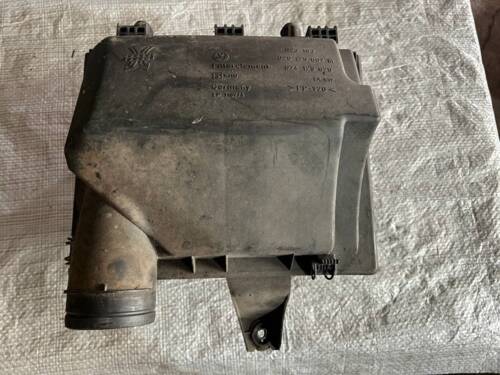 Корпус воздушного фильтра 1.9 VW T4 028129607M VAG Фольксваген Т4 Корпус воздушного фильтра 1.9 VW T4 028129607M VAG Фольксваген Т4