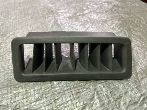 Дефлектор обдуву салону правий VW T4 705819072 VAG Фольксваген Т4