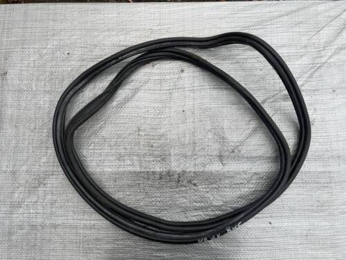 Ущільнювач кришки багажника, ляди хетчбек 1J0827705A  VAG Фольксваген Гольф 4