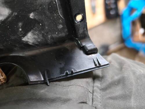 Кожух рулевой колонки верхний (дефект крепления) VW 2K0858560 VAG Фольксваген Кадди-2