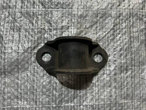 Кронштейн, скоба кріплення переднього стабілізатору VW T5 7H0411063A VAG Фольксваген Т5