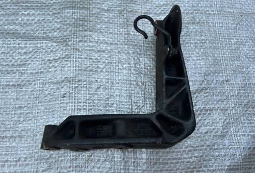 Кронштейн, лапа двигуна правий VW T4 028199207F VAG Фольксваген Т4