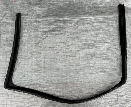 Ущільнювач скла передньої лівої дверки VW T5 7H0837433 VAG Фольксваген Т5