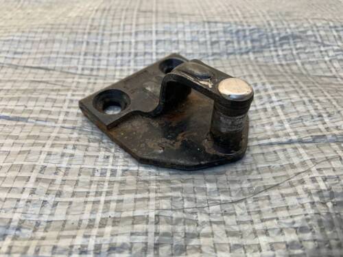 Скоба замка задньої ляди VW T4 701827537E VAG Фольксваген Т4