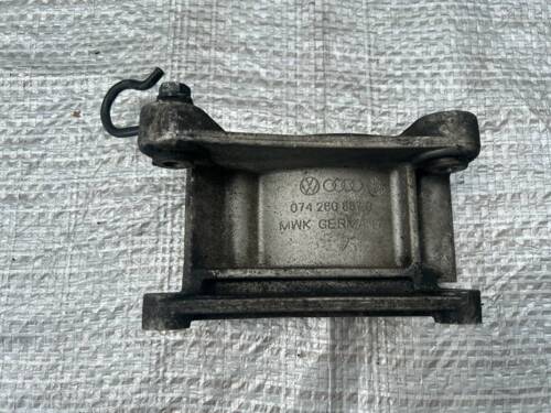 Кронштейн компрессора кондиционера VW T4 074260887B VAG Фольксваген Т4-2