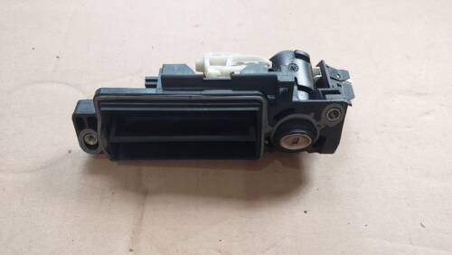 Ручка кришки багажника A2037500493 Мерседес C-clas W203