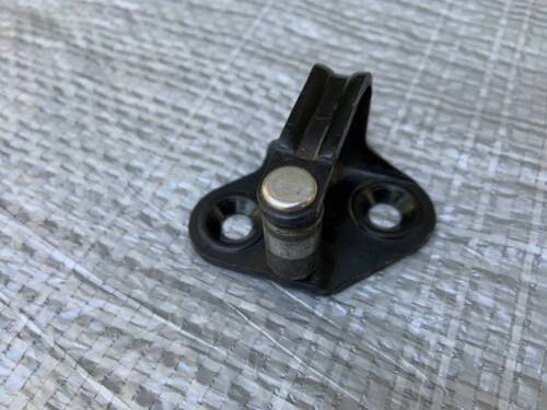 Скоба, петля замка передней, задней дверки VW T4 7D0837767 VAG Volkswagen T4